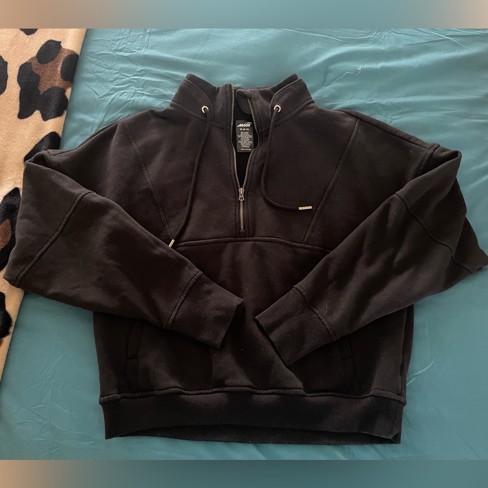 Black Cropped Pullover